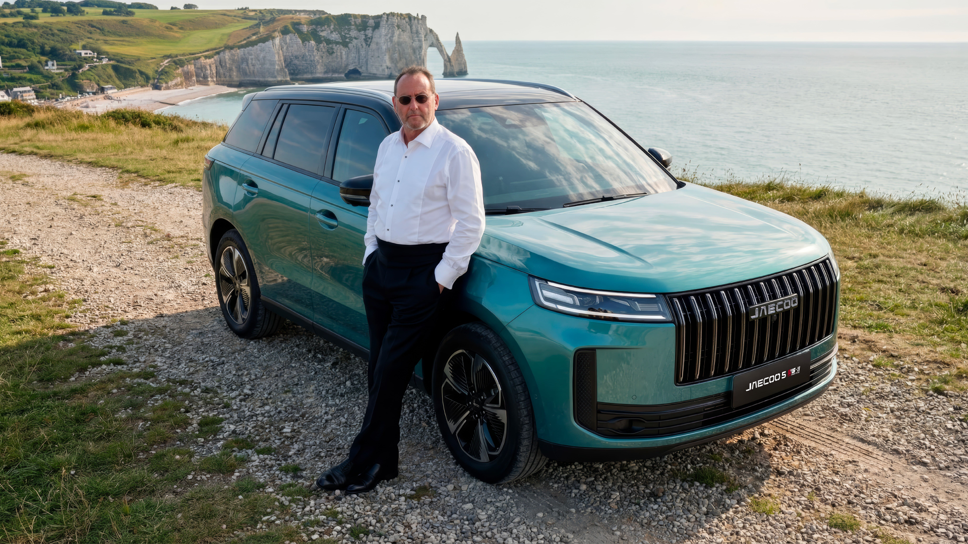 Jean Reno, nouveau visage de JAECOO : la marque dévoile son ambassadeur à l'occasion de son lancement en France