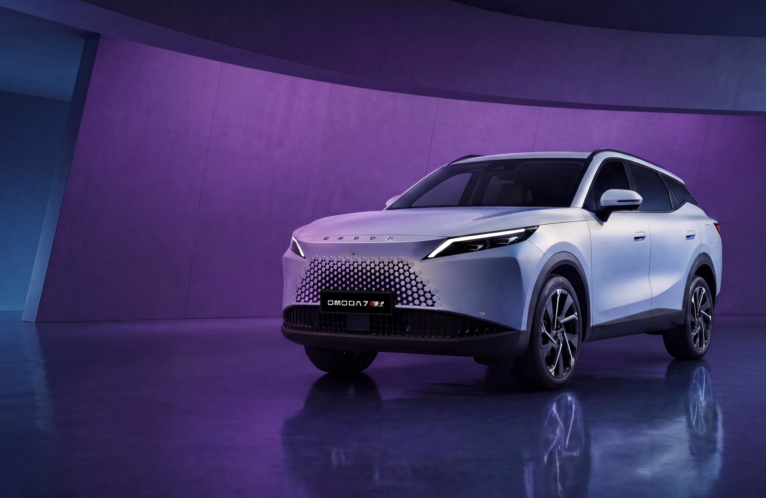 OMODA 7 : le crossover hybride rechargeable qui roule comme une électrique, dès 38 990 € ou 459€/mois sans apport*